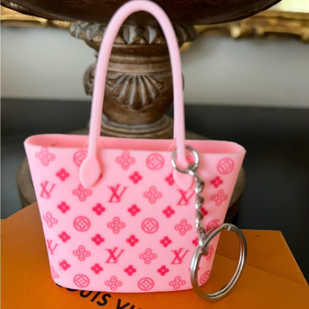 LV and Dior Fashion Keychains - Picture 9 of 12